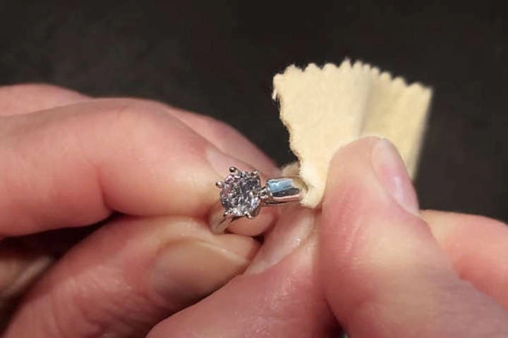 Cuidados para los anillos de compromiso