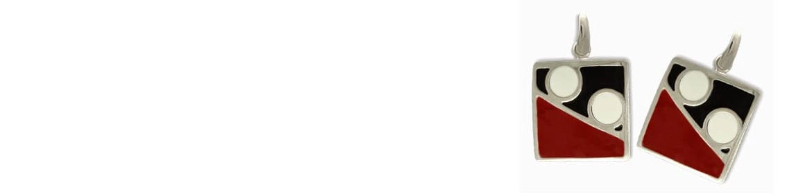 Pendientes de plata con un diseño geométrico que combina colores rojo, negro y blanco, presentando una estética moderna y artística.