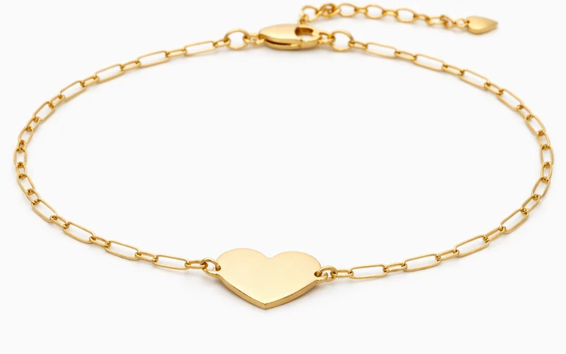 Pulsera de oro con dije de corazón, diseño minimalista y elegante